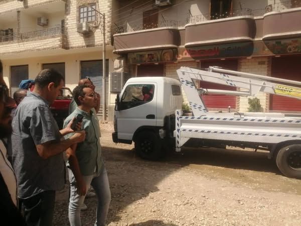 ضمن الموجة 27 لإزالة التعديات.. تنفيذ قرار إخلاء وهدم عقار آيل للسقوط بمنطقة حوض الـ18 بالأقصر - الخليج الان