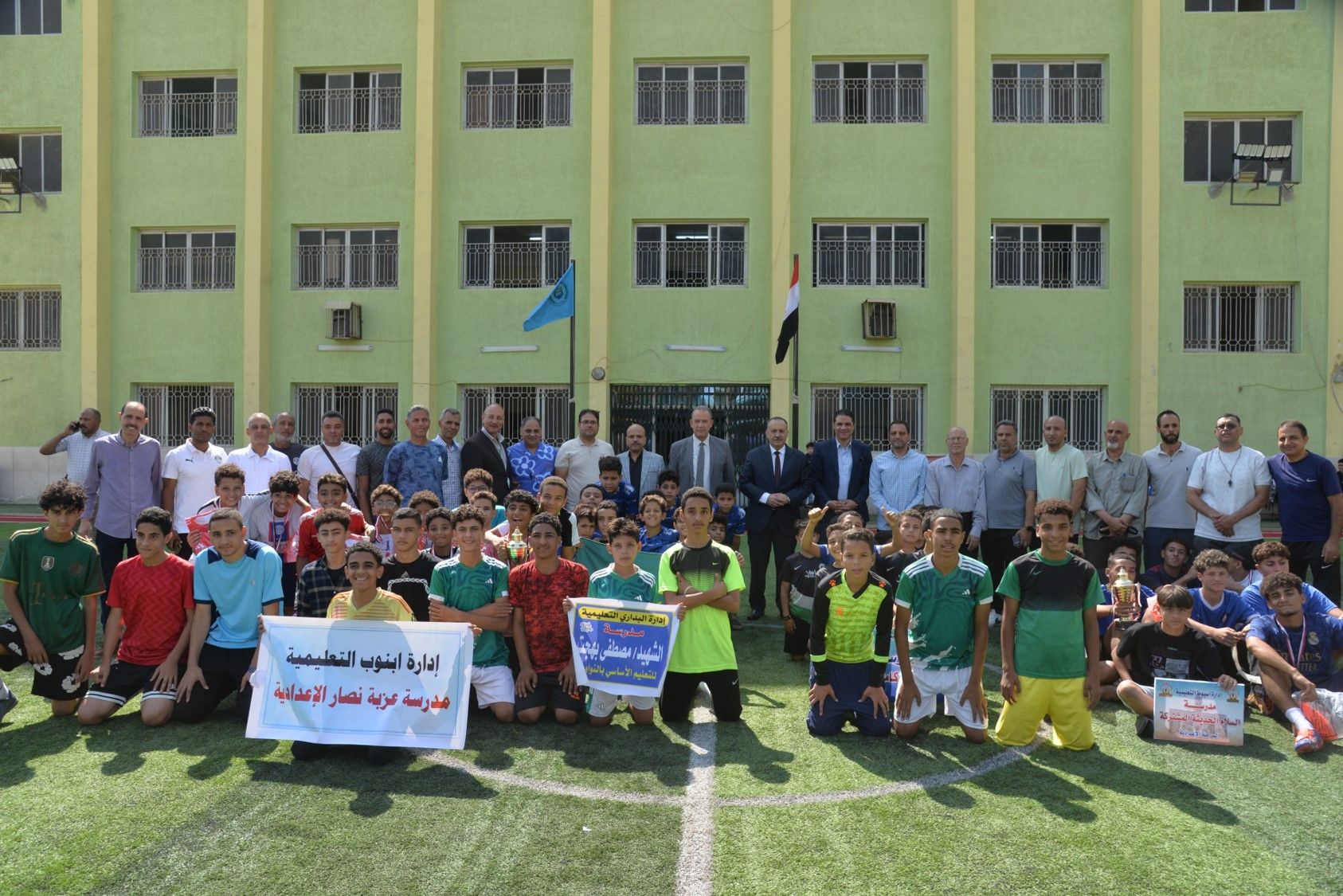 محافظ أسيوط يشهد نهائي دوري الإدارات التعليمية ويتوج الفائزين بكأس الأنشطة الصيفية 2025 - الخليج الان