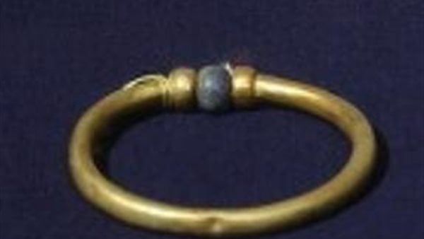 باحث أثري يكشف تاريخ الملك أمنموبي صاحب الأسورة المفقودة من معامل الترميم بالمتحف المصري بالتحرير