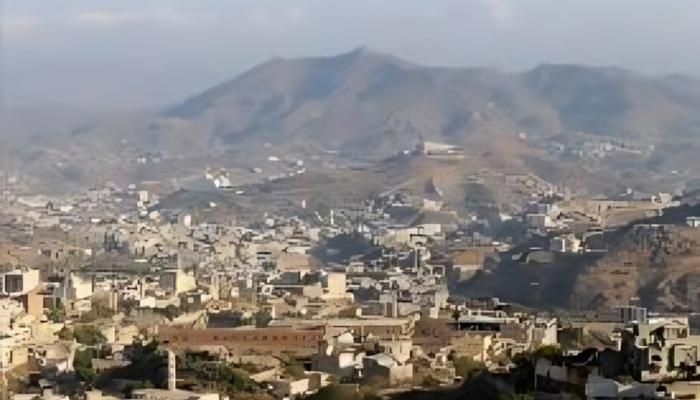 ألحان الثورة.. «أغاني الحياة» تواجه مدافع الموت في مدينة تعز اليمنية