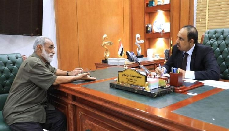 محافظ حضرموت يبحث اوضاع مراكز غسيل الكلى بالمحافظة