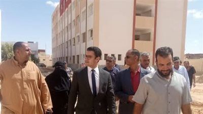 نائب محافظ مطروح يتفقد أعمال صيانة المدارس بمدينة مرسى مطروح - الخليج الان