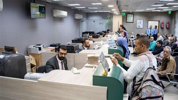المركزي: ارتفاع عدد العاملين بأكبر 5 بنوك في مصر إلى 71.5 ألف موظف بنهاية يونيو 2025