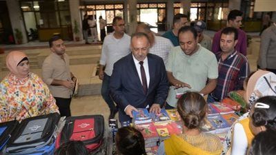 محافظ أسيوط يوزع 350 حقيبة مدرسية على الأسر الأولى بالرعاية بمنفلوط استعدادًا للعام الدراسي الجديد - الخليج الان