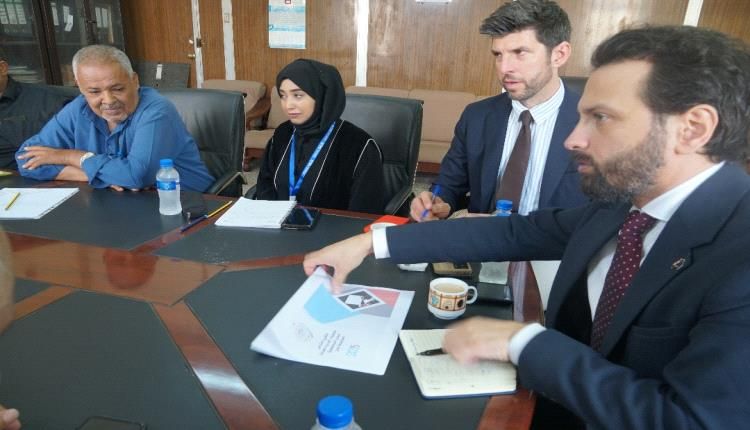 بعثة الاتحاد الأوروبي تزور غرفة عمليات اللجان المجتمعية بعدن لتعزيز السلام