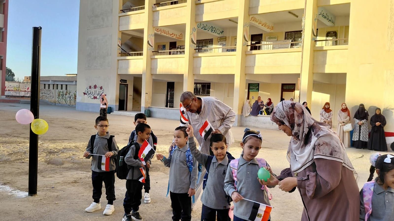 جولة تفقدية لقيادات التعليم بمدارس دمياط - الخليج الان