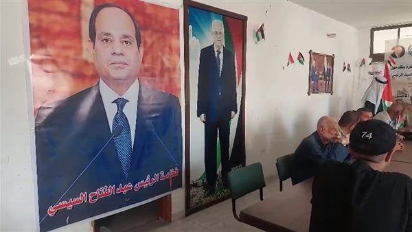 غزة تشيد بالموقف المصري.. مخاتير فلسطين تهدي الرئيس السيسي والحكومة درع الوفاء تقديرا للجهود الإنسانية