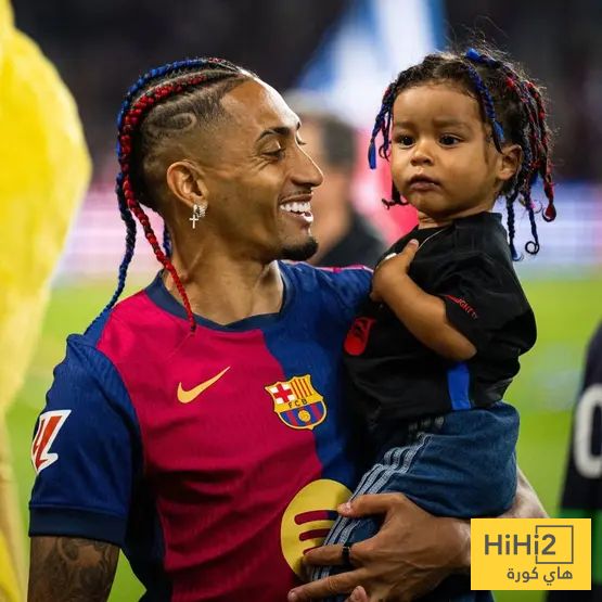 فيديو.. لفتة رائعة من برشلونة لـ رافينيا وابنه