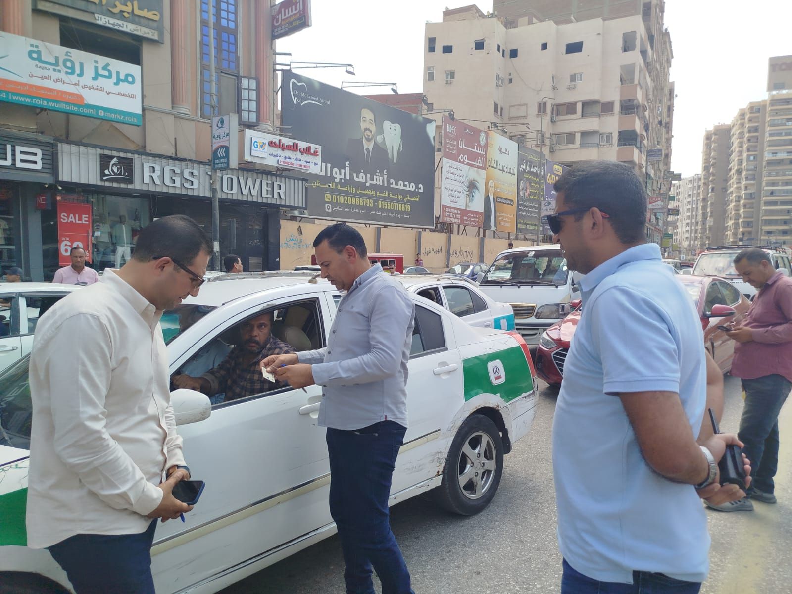 حملة مكبرة من المواقف ومباحث المرور لضبط تعريفة الميكروباص في شوارع الفيوم - الخليج الان