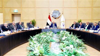 وزير الصناعة والنقل يترأس اجتماع الجمعية العامة للشركة القابضة لمشروعات الطرق والكباري والنقل البري - الخليج الان