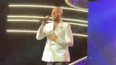 أفضل مطرب عربي.. تامر عاشور يشعل مسرح الموريكس دور بأغنية هيجيلي موجوع - الخليج الان