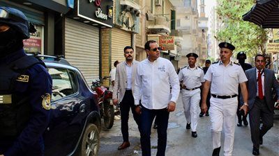 بعد شكاوى المواطنين.. مدير أمن الفيوم يقود حملة مكبرة على السيارات المخالفة بالشوارع الجانبية - الخليج الان