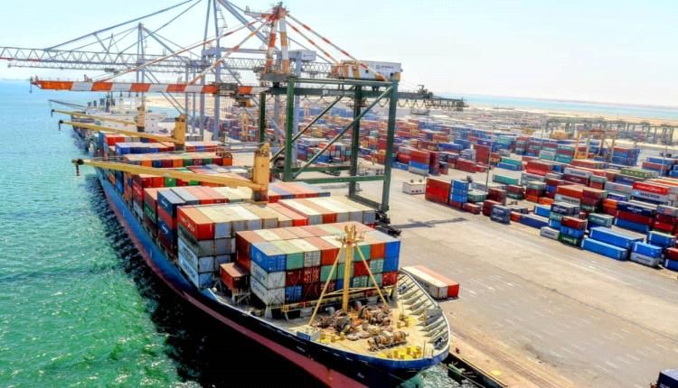 نفي خبر سقوط رافعة حاويات في ميناء عدن