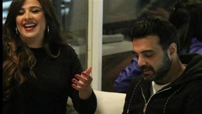 دايما مكسرة الدنيا.. عمرو محمود ياسين يهدى جائزة أفضل تأليف لـ ياسمين عبد العزيز - الخليج الان