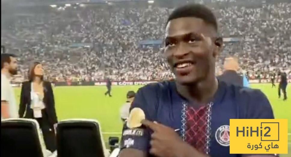 نونو مينديز يرد على سخرية جماهير مارسيليا بإظهار شارة الأبطال