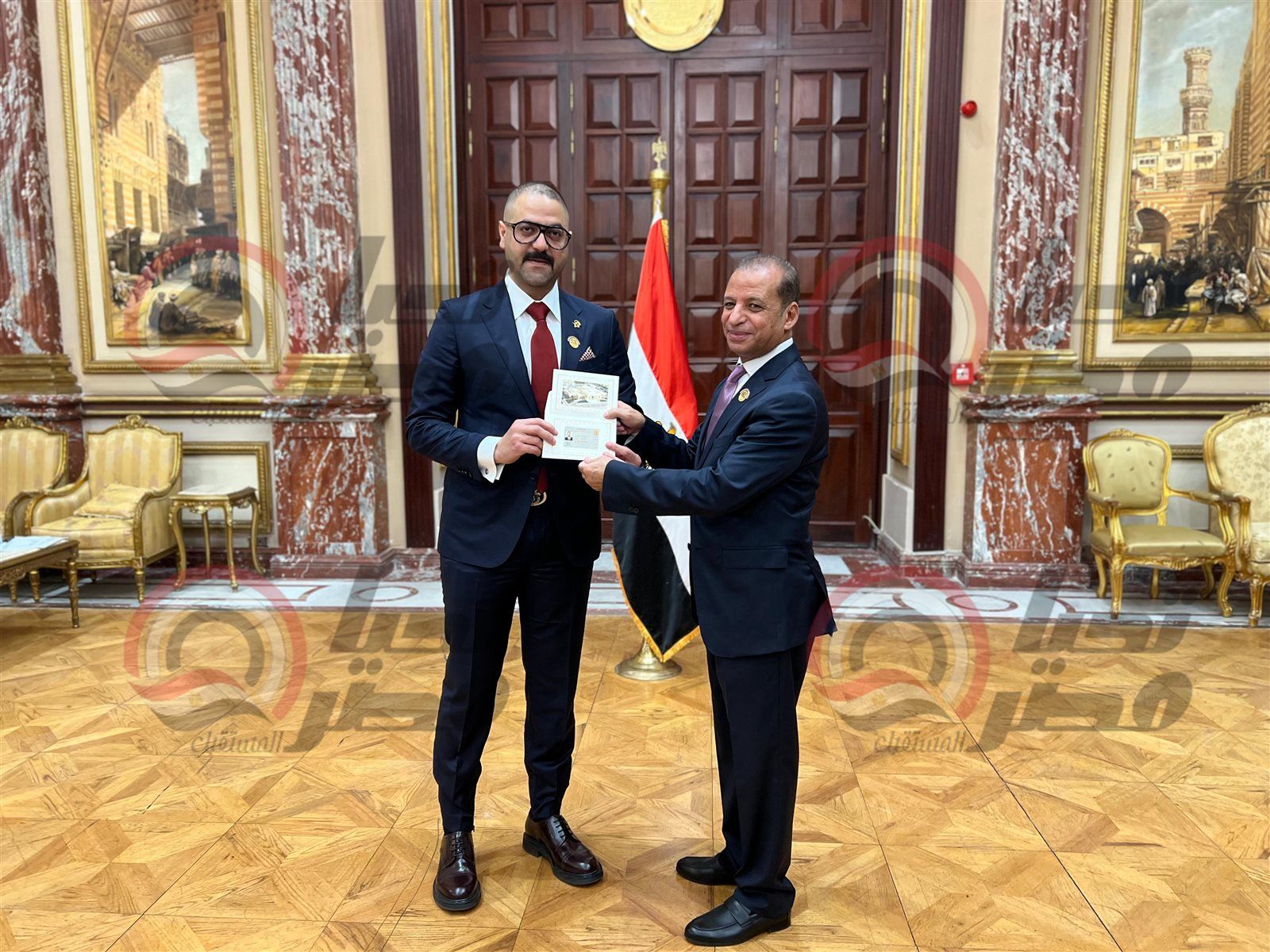 النائب أحمد الباز يتسلم كارنية عضوية مجلس الشيوخ 2025..صور - الخليج الان