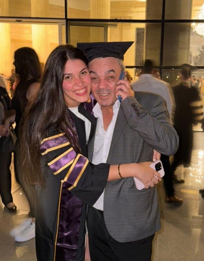 علاء مرسي يحتفل بتخرج ابنته: ربنا يحققلك أحلامك الصغننة كبرت - الخليج الان