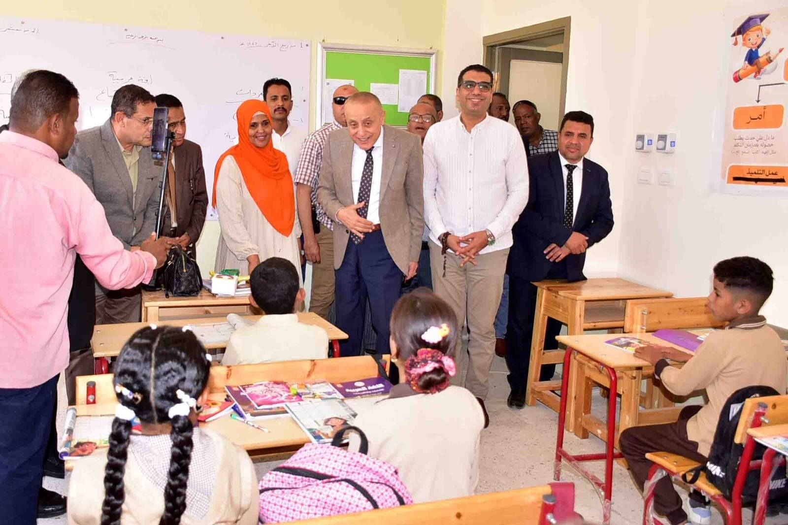 محافظ الأقصر يفتتح مدرسة أبو بكر الابتدائية المشتركة بالطود - الخليج الان