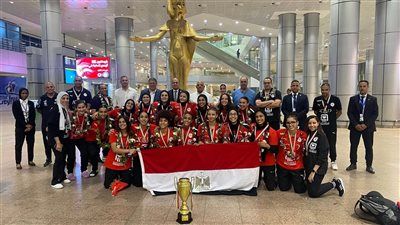 استقبال رسمي لمنتخب ناشئات مصر لكرة اليد المتوج ببطولة أفريقيا في القاهرة - الخليج الان