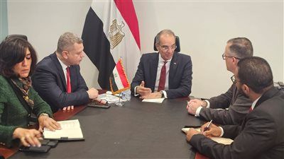 وزير الاتصالات يجتمع مع مسؤولي شركات أمريكية كبرى لجذبهم إلى السوق المصري - الخليج الان