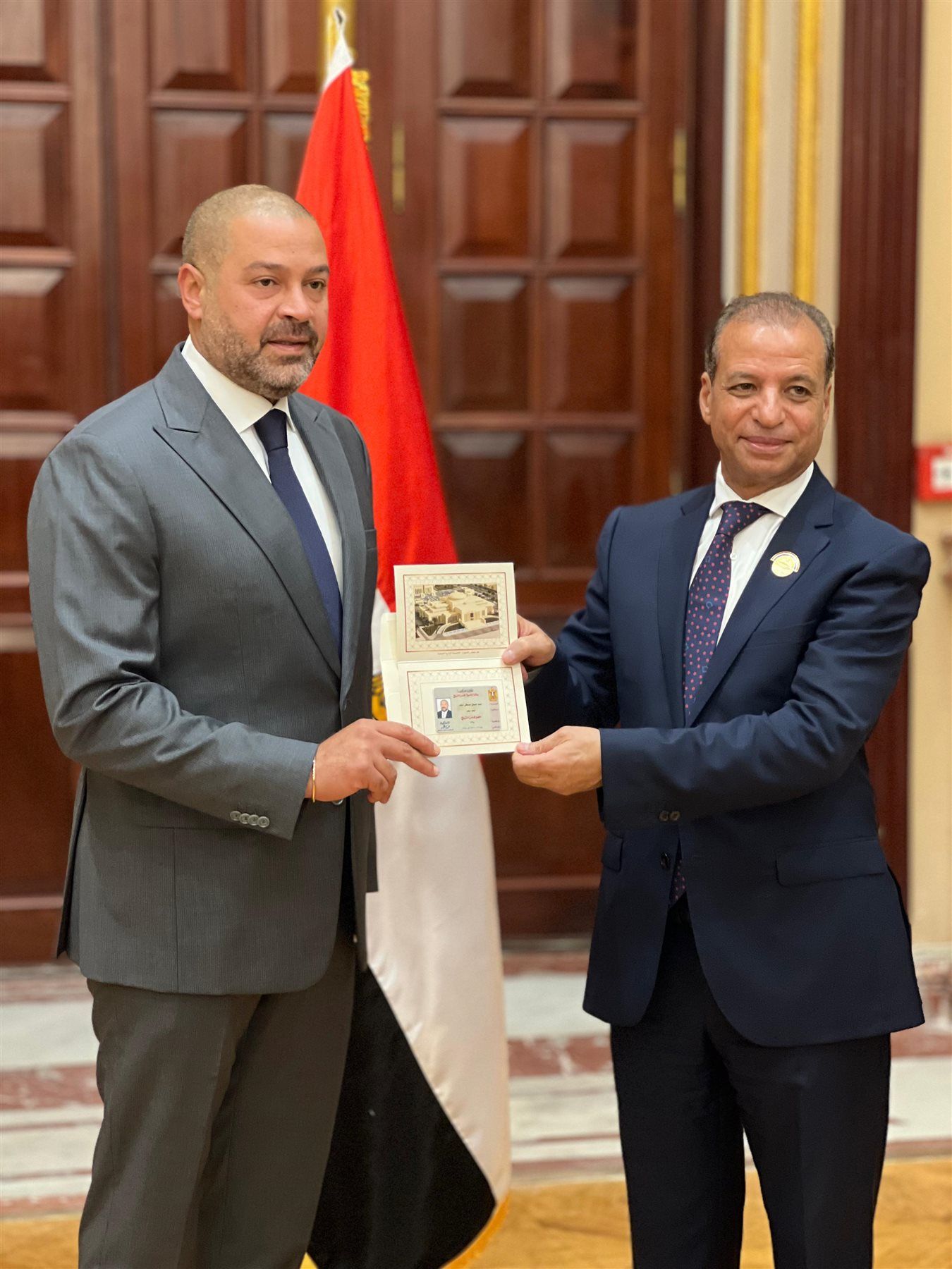 احتفاء خاص بالنائب أحمد دياب أثناء استلامه كارنيه عضوية مجلس الشيوخ 2025 ..صور - الخليج الان