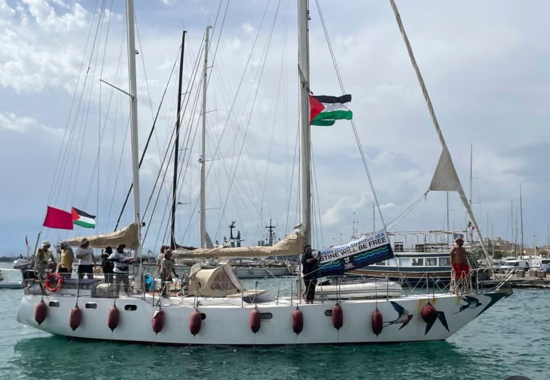 أسطول الصمود العالمي يُستهدف بطائرات مسيّرة وإيطاليا ترسل فرقاطة للدفاع : تصعيد جديد على طريق غزة - الخليج الان