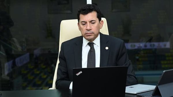 وزير الرياضة يهنئ بيراميدز بتتويجه بكأس القارات الثلاث
