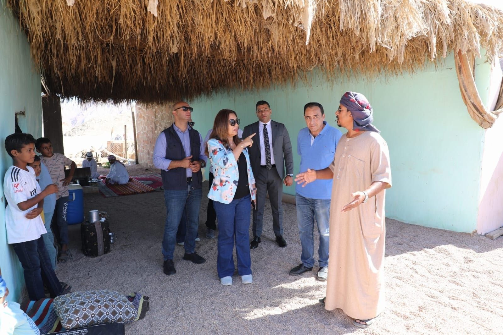 وزيرة التنمية المحلية تبحث حلول مشكلات أهالي وادي مجيرح بمدينة دهب - الخليج الان