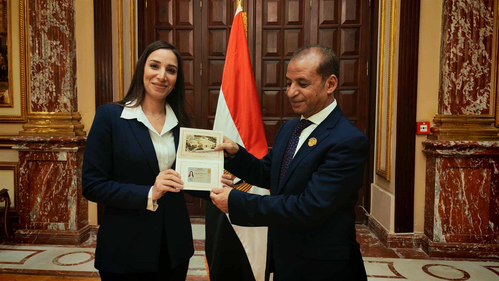 احتفاء خاص بالنائب أحمد دياب أثناء استلامه كارنيه عضوية مجلس الشيوخ 2025 ..صور - الخليج الان