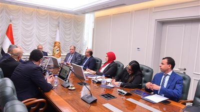 وزير العمل يطلق شراكة مع "eSpace" لتأسيس برنامج إلكتروني لإدارة انتخابات النقابات العمالية 2026 – 2030 - الخليج الان