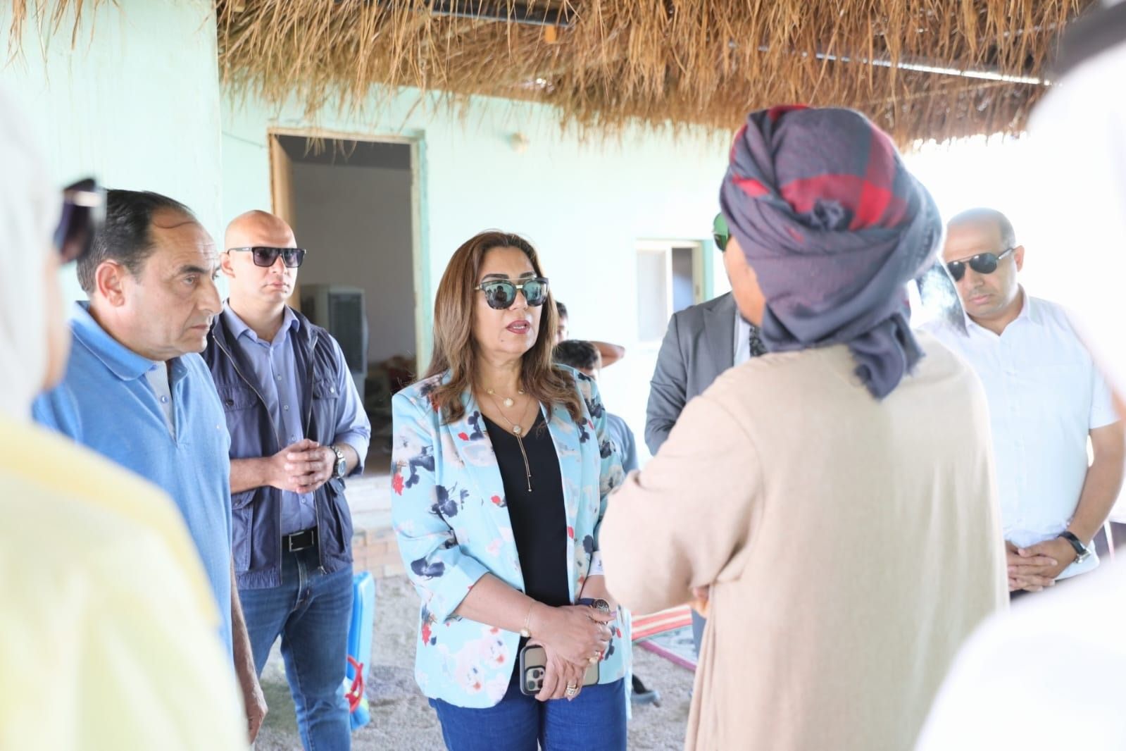 وزيرة التنمية المحلية تبحث حلول مشكلات أهالي وادي مجيرح بمدينة دهب - الخليج الان