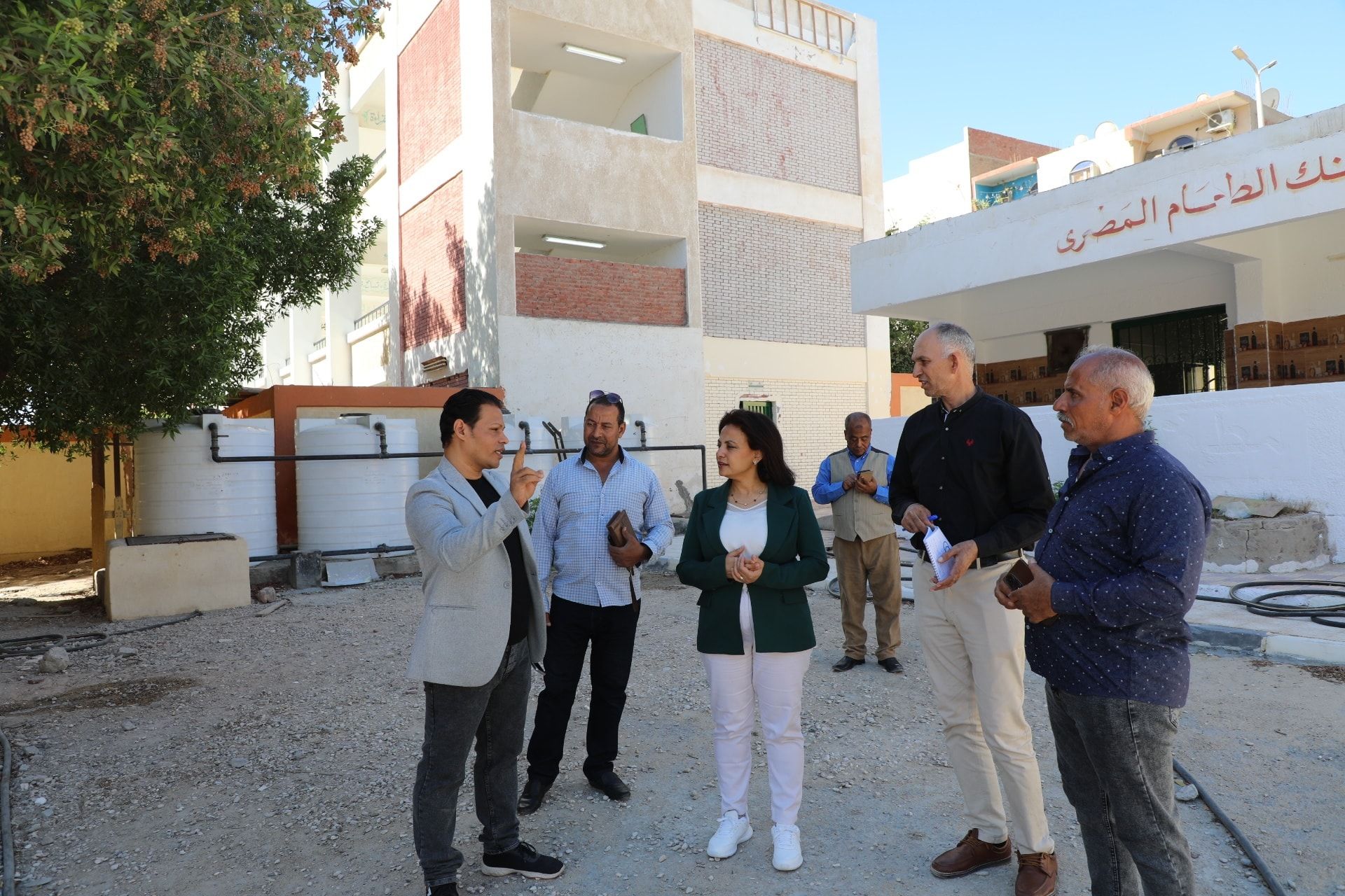 نائب محافظ البحر الأحمر تتفقد سير العملية التعليمية ببعض مدارس الغردقة - الخليج الان