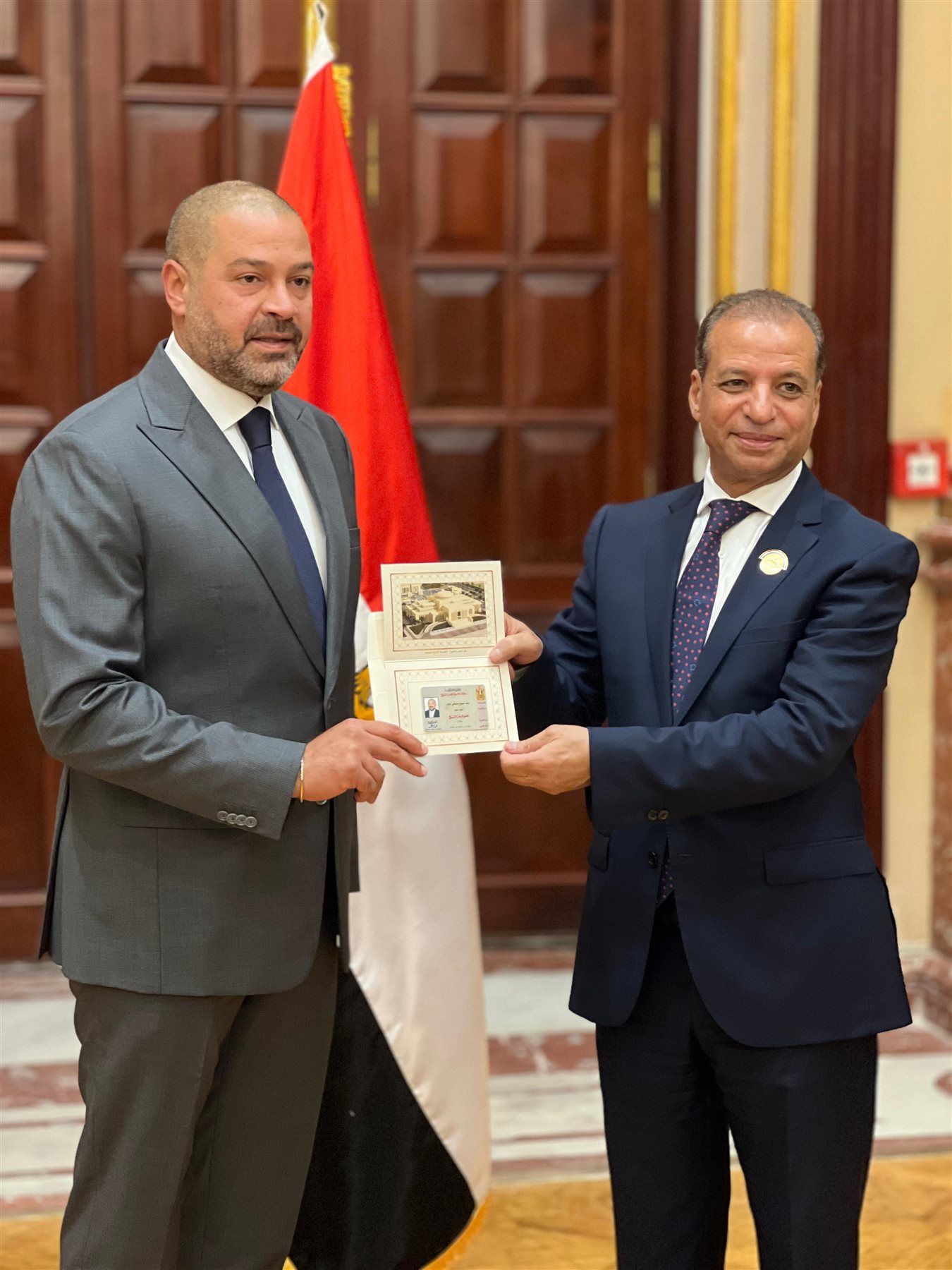 النائب أحمد دياب لـ تليجراف الخليج عقب استلام كارنيه عضوية الشيوخ 2025: كل الشكر لأهالينا بالجيزة .. ورسالة مستقبل وطن مستمرة فى دعم الوطن والمواطن - فيديو - الخليج الان