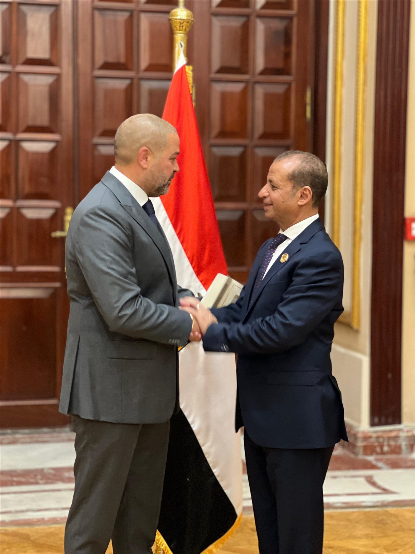 النائب أحمد دياب لـ تليجراف الخليج عقب استلام كارنيه عضوية الشيوخ 2025: كل الشكر لأهالينا بالجيزة .. ورسالة مستقبل وطن مستمرة فى دعم الوطن والمواطن - فيديو - الخليج الان