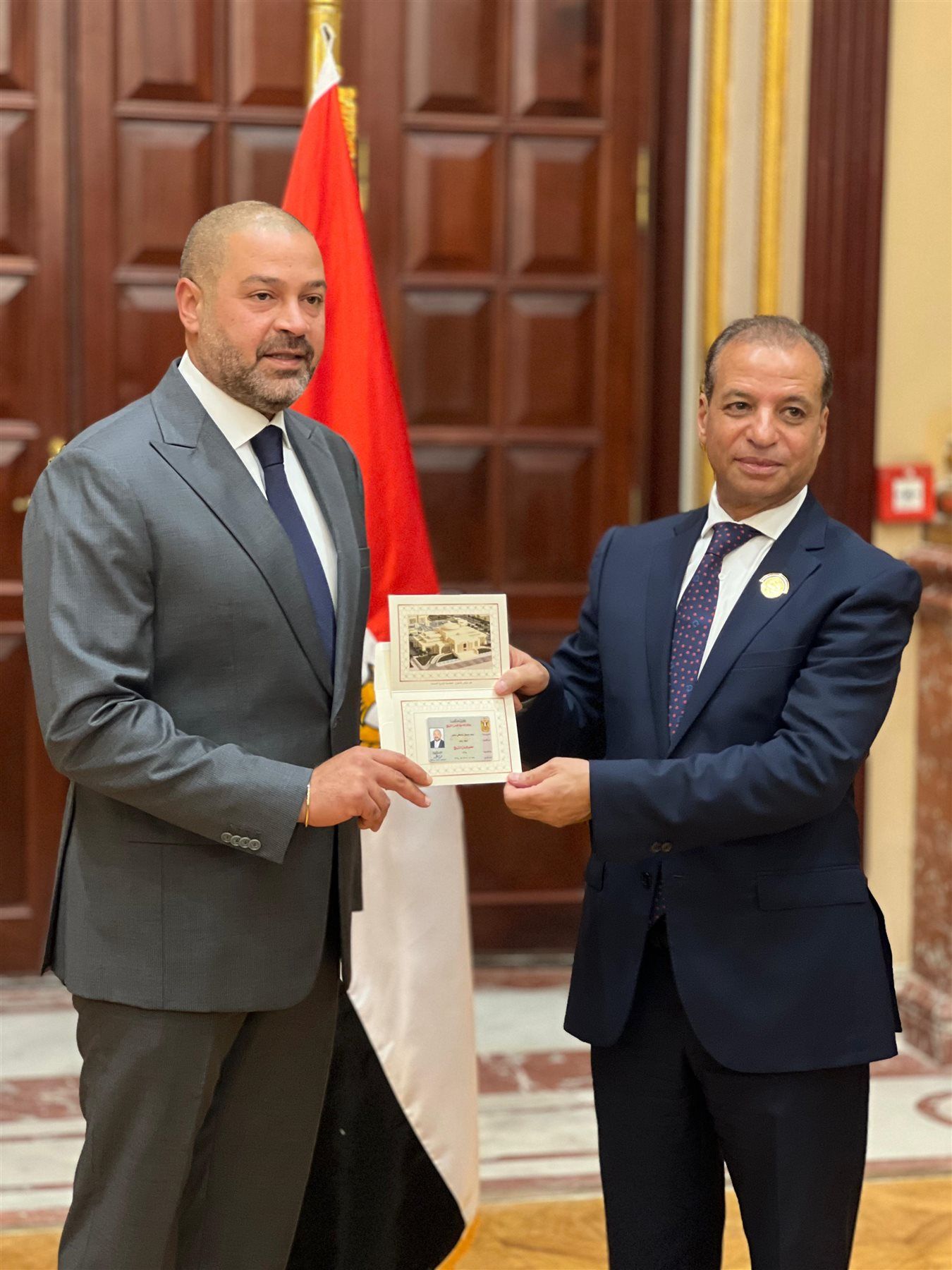 النائب أحمد دياب لـ تليجراف الخليج عقب استلام كارنيه عضوية الشيوخ 2025: كل الشكر لأهالينا بالجيزة .. ورسالة مستقبل وطن مستمرة فى دعم الوطن والمواطن - فيديو - الخليج الان