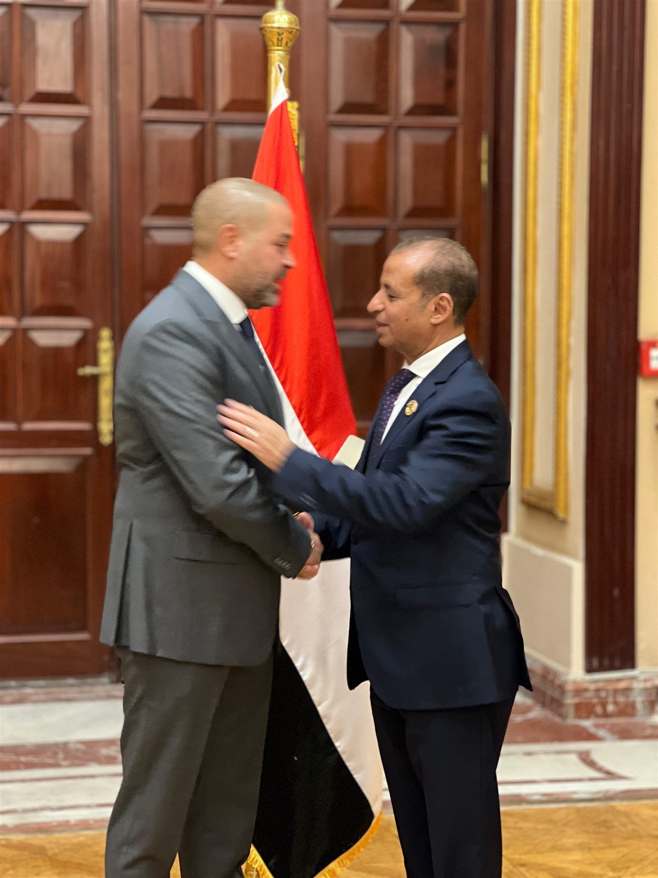 النائب أحمد دياب لـ تليجراف الخليج عقب استلام كارنيه عضوية الشيوخ 2025: كل الشكر لأهالينا بالجيزة .. ورسالة مستقبل وطن مستمرة فى دعم الوطن والمواطن - فيديو - الخليج الان