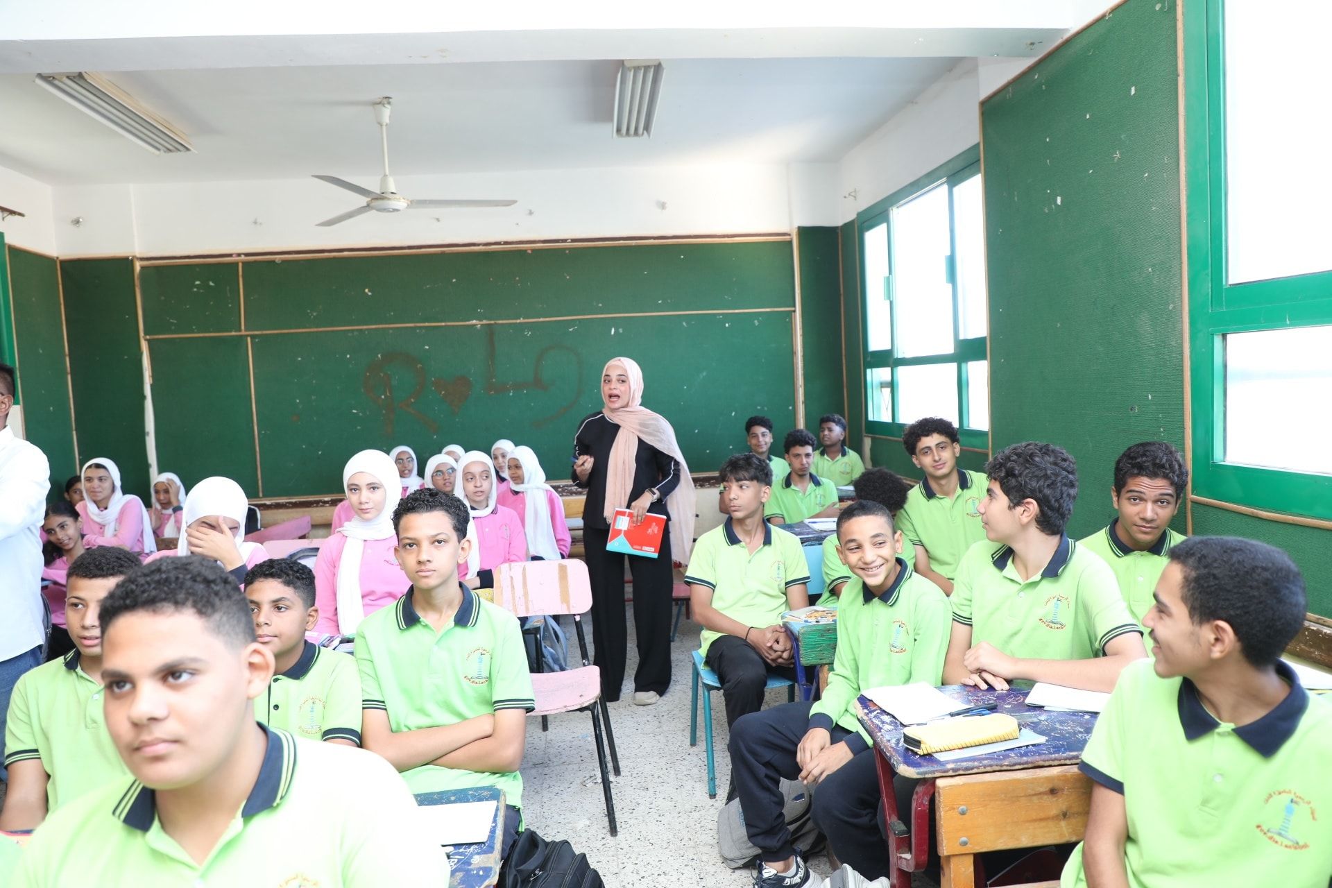 نائب محافظ البحر الأحمر تتفقد سير العملية التعليمية ببعض مدارس الغردقة - الخليج الان