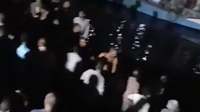 سقوط سيارة نصف نقل من أعلي عوامه بنهر النيل بمركز ابوقرقاص جنوب المنيا - الخليج الان