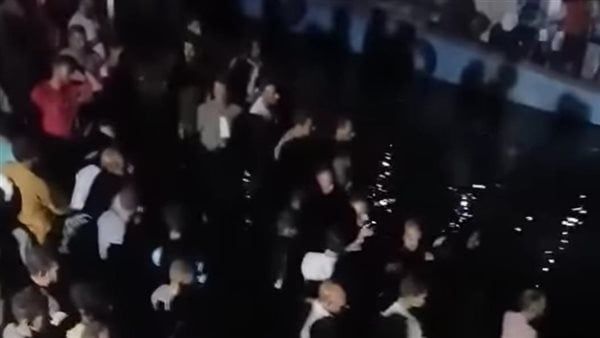 إصابة شخص في انقلاب سيارة نصف نقل داخل نهر النيل بالمنيا