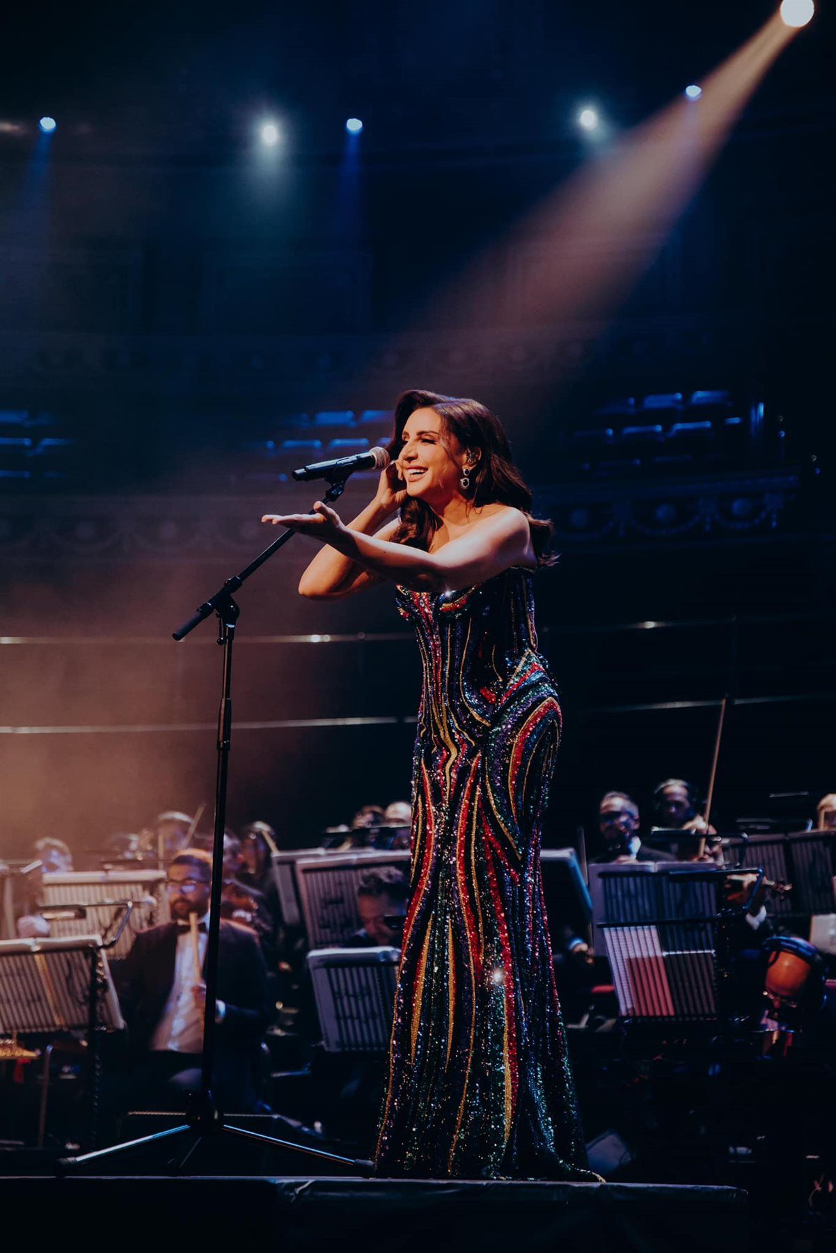 عمر جديد.. أنغام تعلق على حفلها الغنائي في لندن - الخليج الان