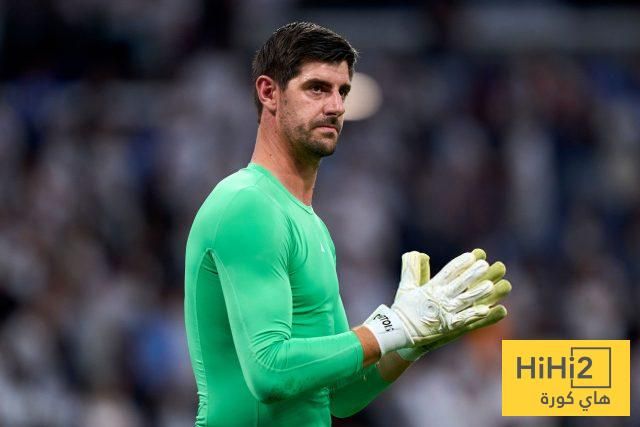 فيديو : جمهور أتليتكو يدهس بالأقدام ورمي الزبائل على اسم كورتوا