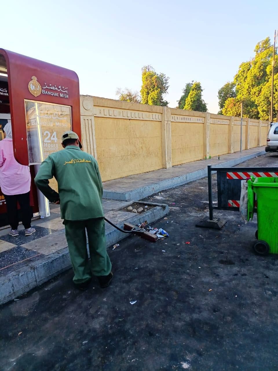 رفع كفاءة نفق السكة الحديد بشارع صلاح سالم.. وتنفيذ حملات نظافة مكثفة بمنطقة الممشى السياحي وكورنيش النيل بالاقصر - الخليج الان