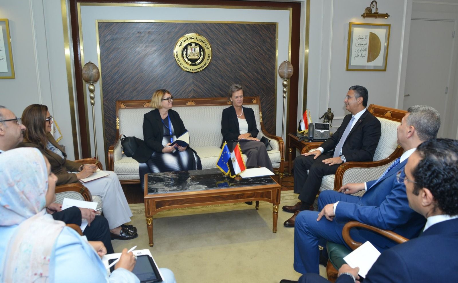 وزير التموين يبحث مع سفيرة الاتحاد الأوروبي تعزيز التعاون في الأمن الغذائي والتجارة الداخلية - الخليج الان