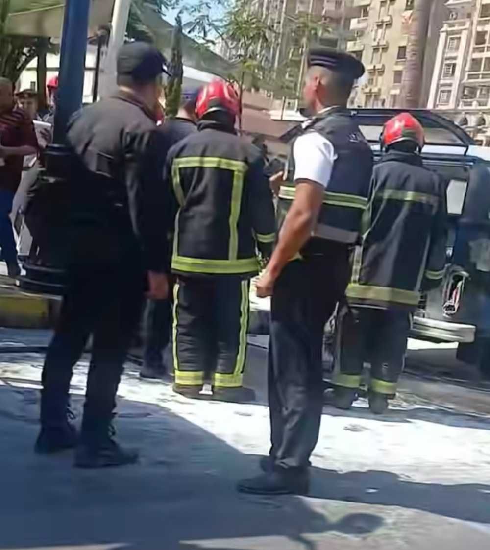 السيطرة على حريق سيارة “ميكروباص” في سموحة بالإسكندرية
