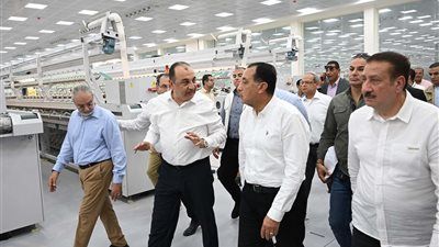 رئيس الوزراء يتفقد مصنع «غزل 2» الجديد بشركة مصر شبين الكوم.. ويتابع تجارب بدء التشغيل - الخليج الان