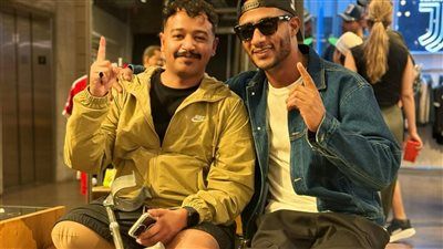 من ذوي الهمم.. محمد رمضان يهدي شاب سعودي دعوة لحضور حفلته بنيويورك - الخليج الان