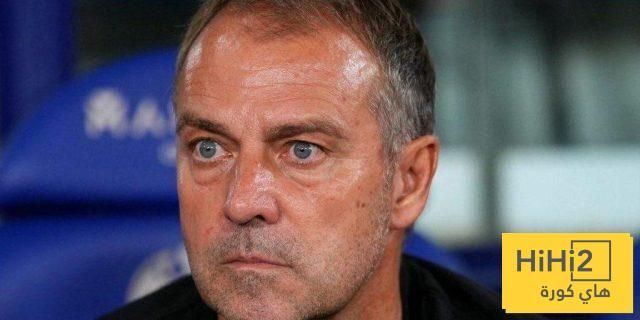 السبب الرئيسي وراء تغييرات فليك في دفاع برشلونة