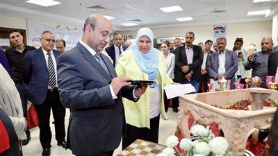 نائب وزير التربية والتعليم يفتتح معرض منتجات التعليم الفني بالعاصمة الإدارية - الخليج الان