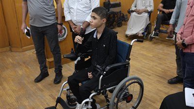 استجابة لشكوى طالب بضمور العضلات.. محافظ المنيا يوفر سيارة ذهاب وعودة لطالب - الخليج الان