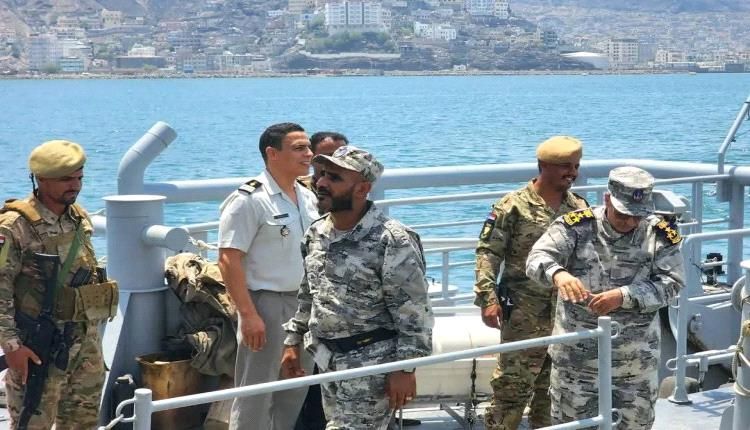 مسؤول عسكري فرنسي يطلع على الإجراءات الأمنية في ميناء عدن للحاويات..صور